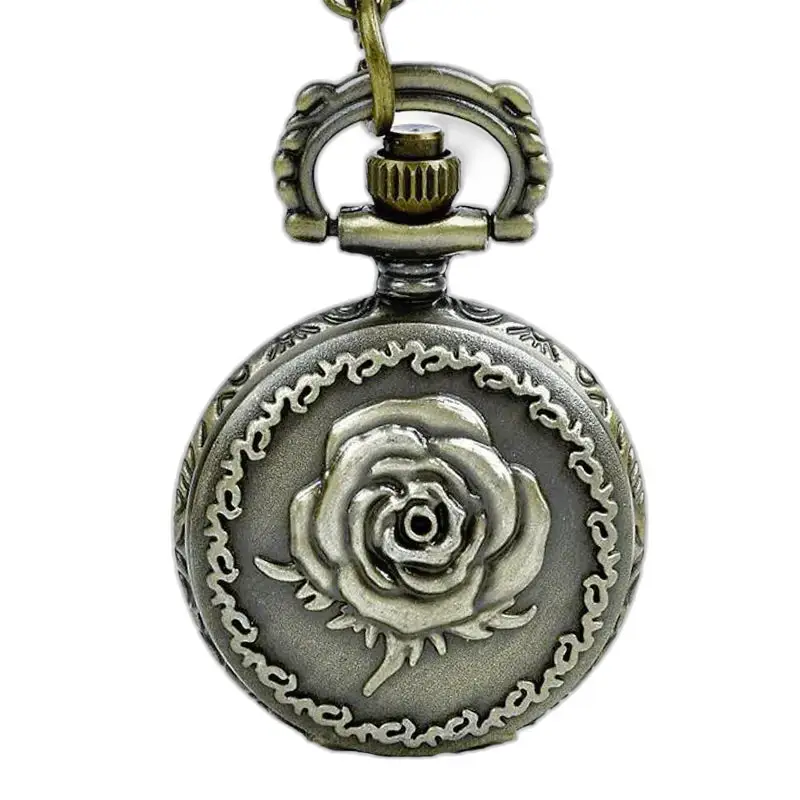 Reloj vintage con collar de rosas, esfera analógica y adornos de rosas