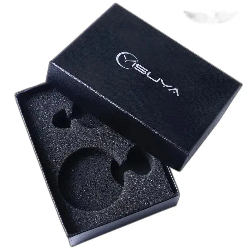 Caja de reloj de bolsillo retro clásica abierta con reloj de bolsillo retro clásico de oro negro